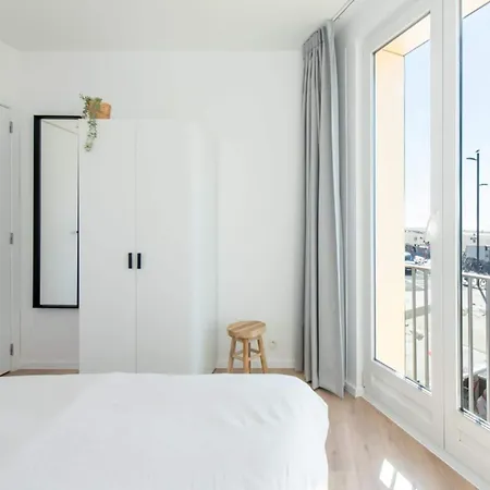 Apartment Pretty With Balcony